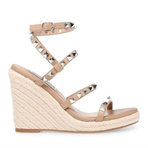 Steve Madden Mali style design wedge. Tan 0128